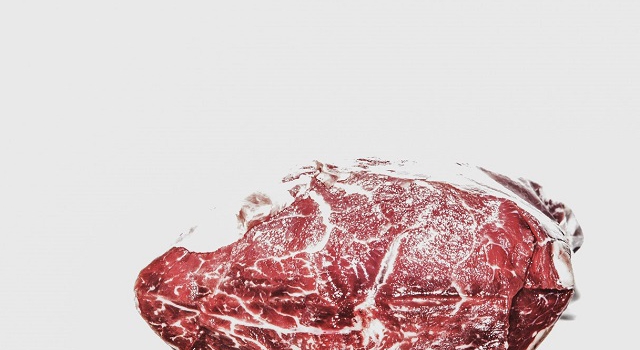 Z czego robi się pojemniki masarskie? Jakie normy muszą spełniać pojemniki na mięso?